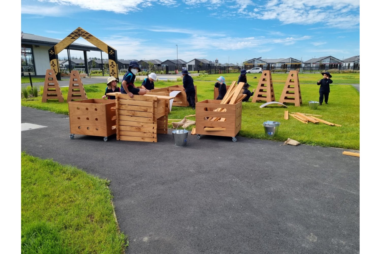 Loose parts with children playing 